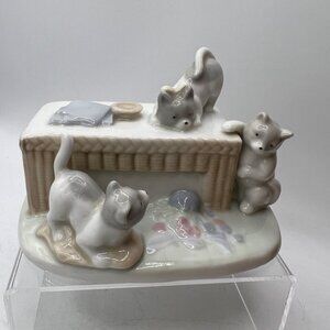 Vintage George Good Porcelain 3 Cats Playing Figurine Taiwan